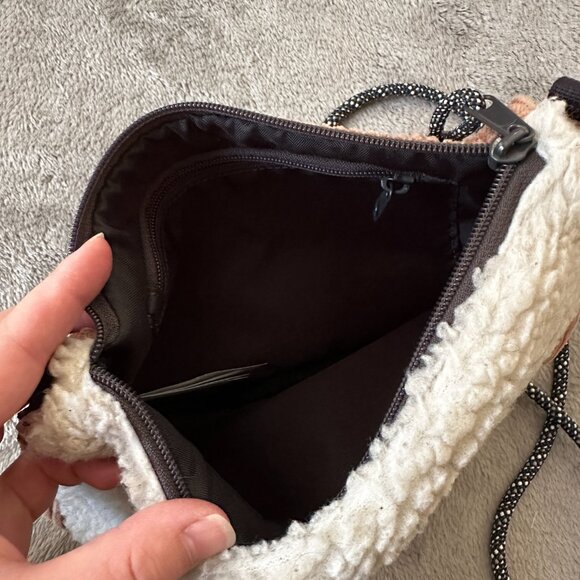 Kavu So Snuggy Crossbody Bag Cream Corduroy Tan Purse Handbag - Picture 4 of 6